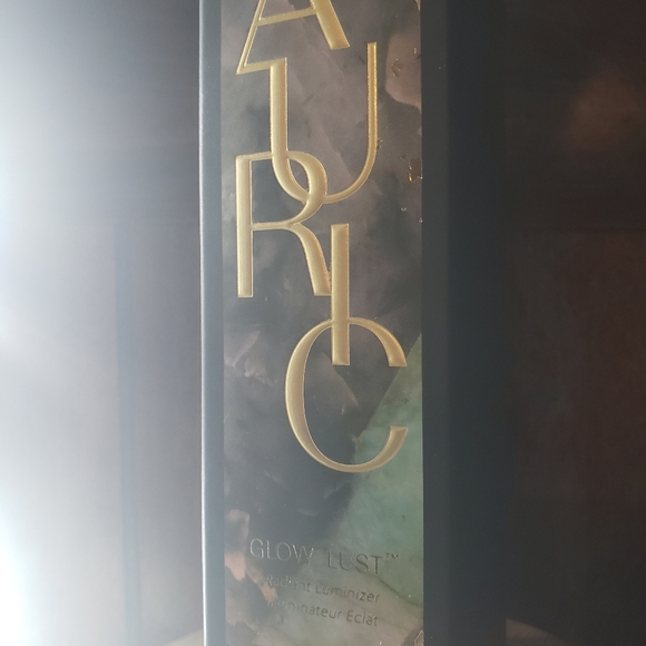 Other - Auric Glow Lust Radiant Luminizer